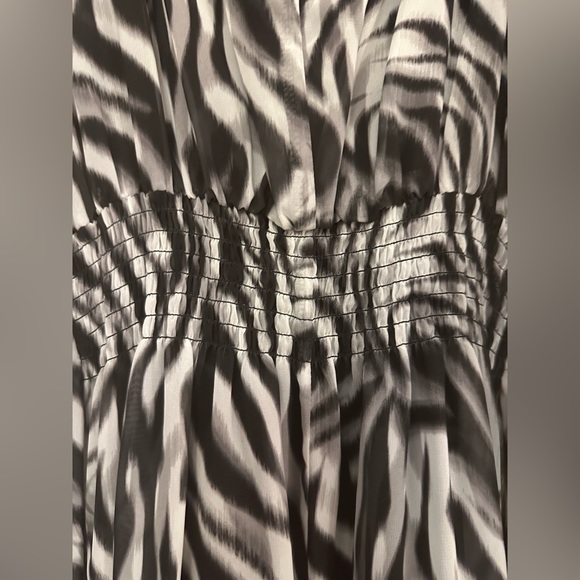 XS Zebra Print Jennifer Lopez Maxi Dress. - Picture 4 of 11